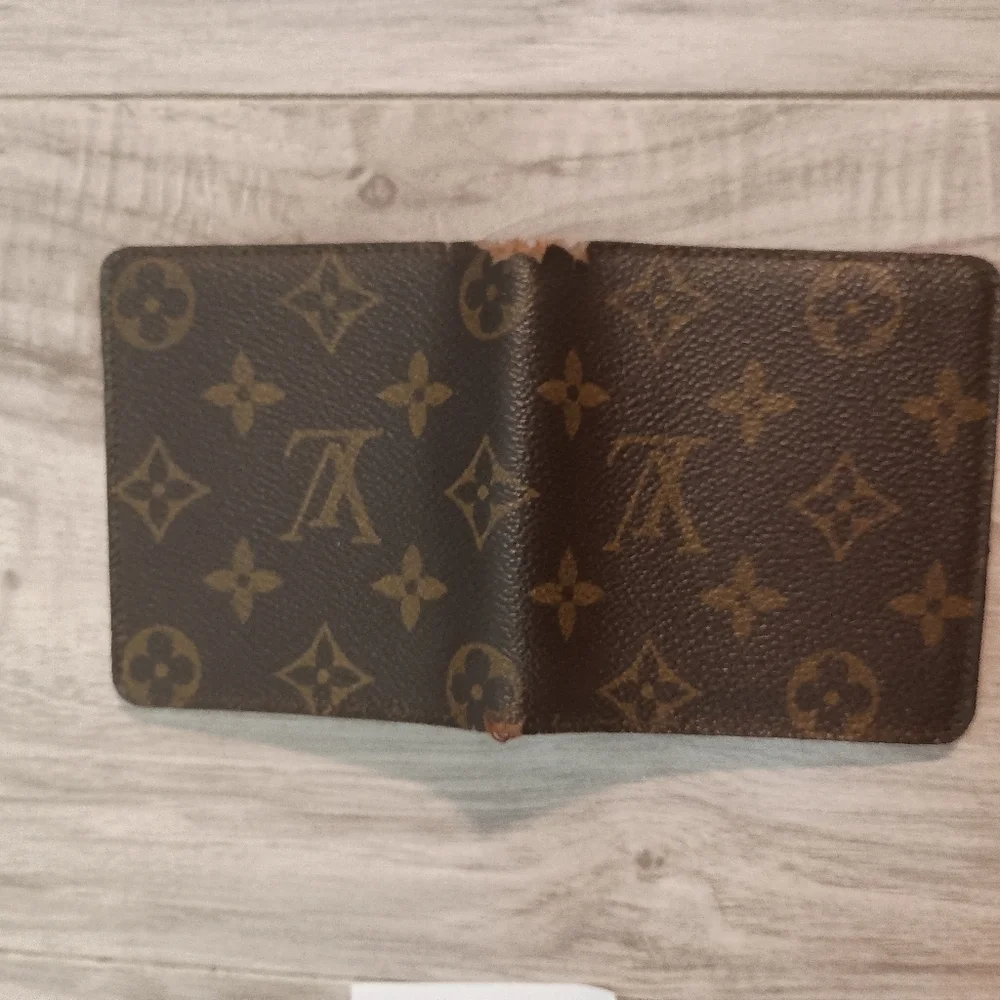 LOUIS VUITTON Vintage. CANVAS BI-FOLD MONOGRAM WALLET. Men’s